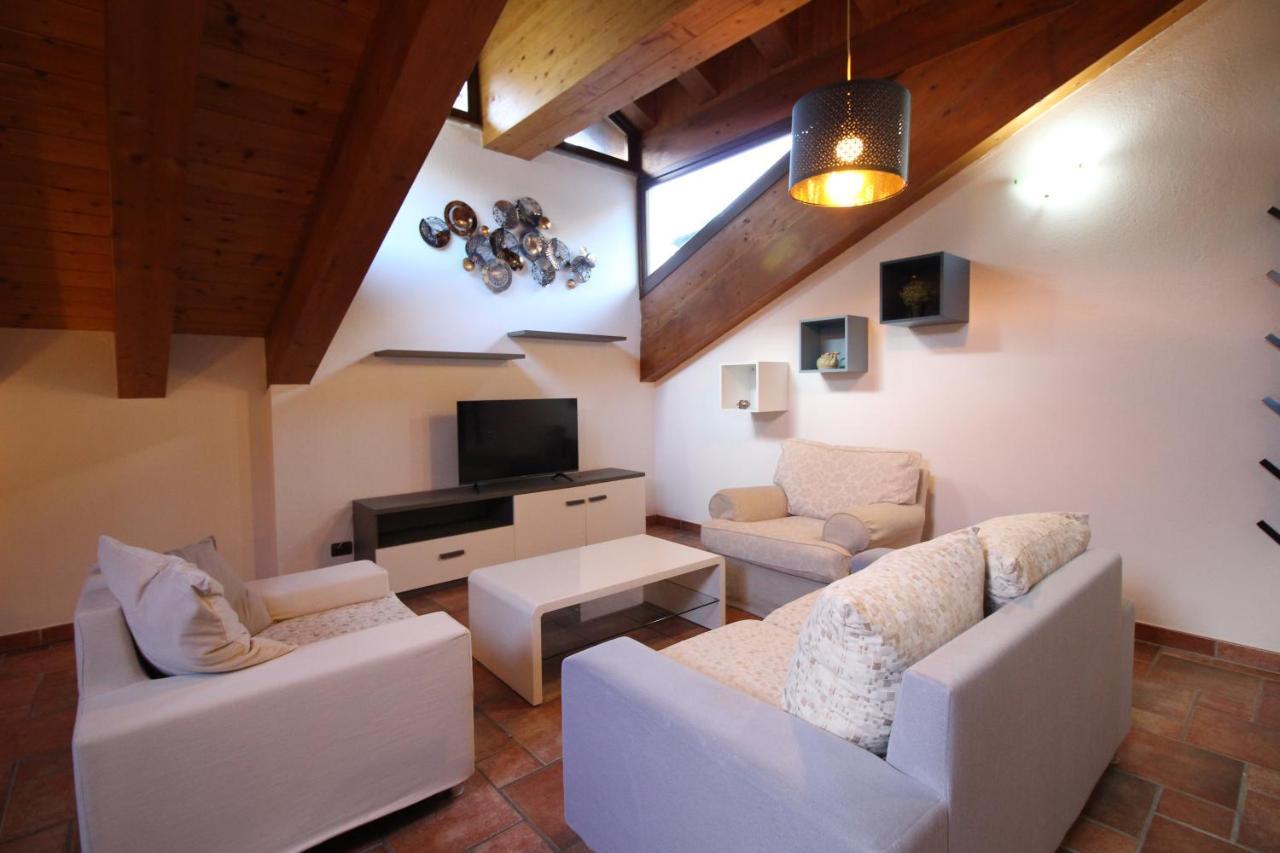 Attico Dell'Aquila Apartment Brusson Bagian luar foto