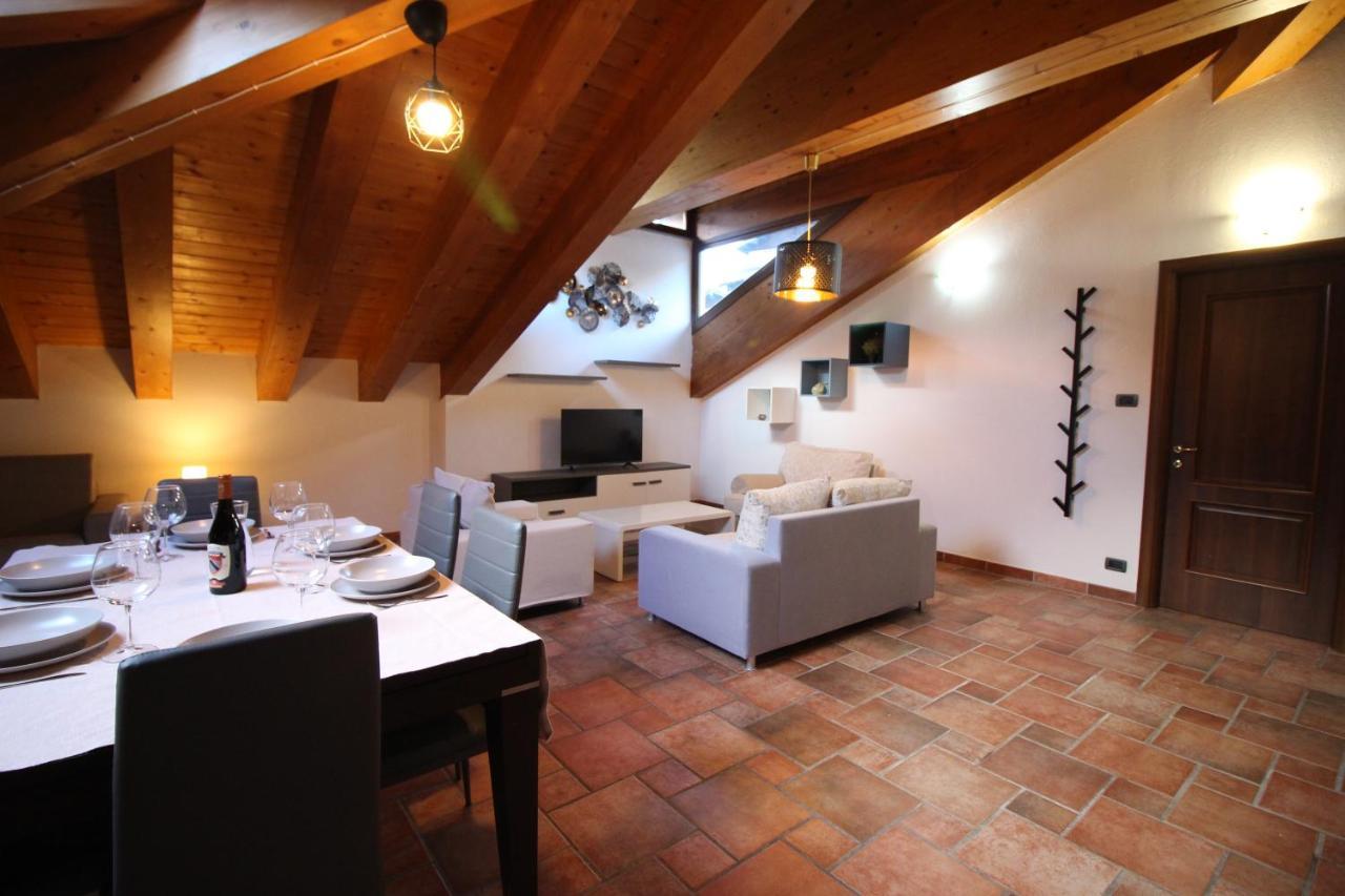 Attico Dell'Aquila Apartment Brusson Bagian luar foto