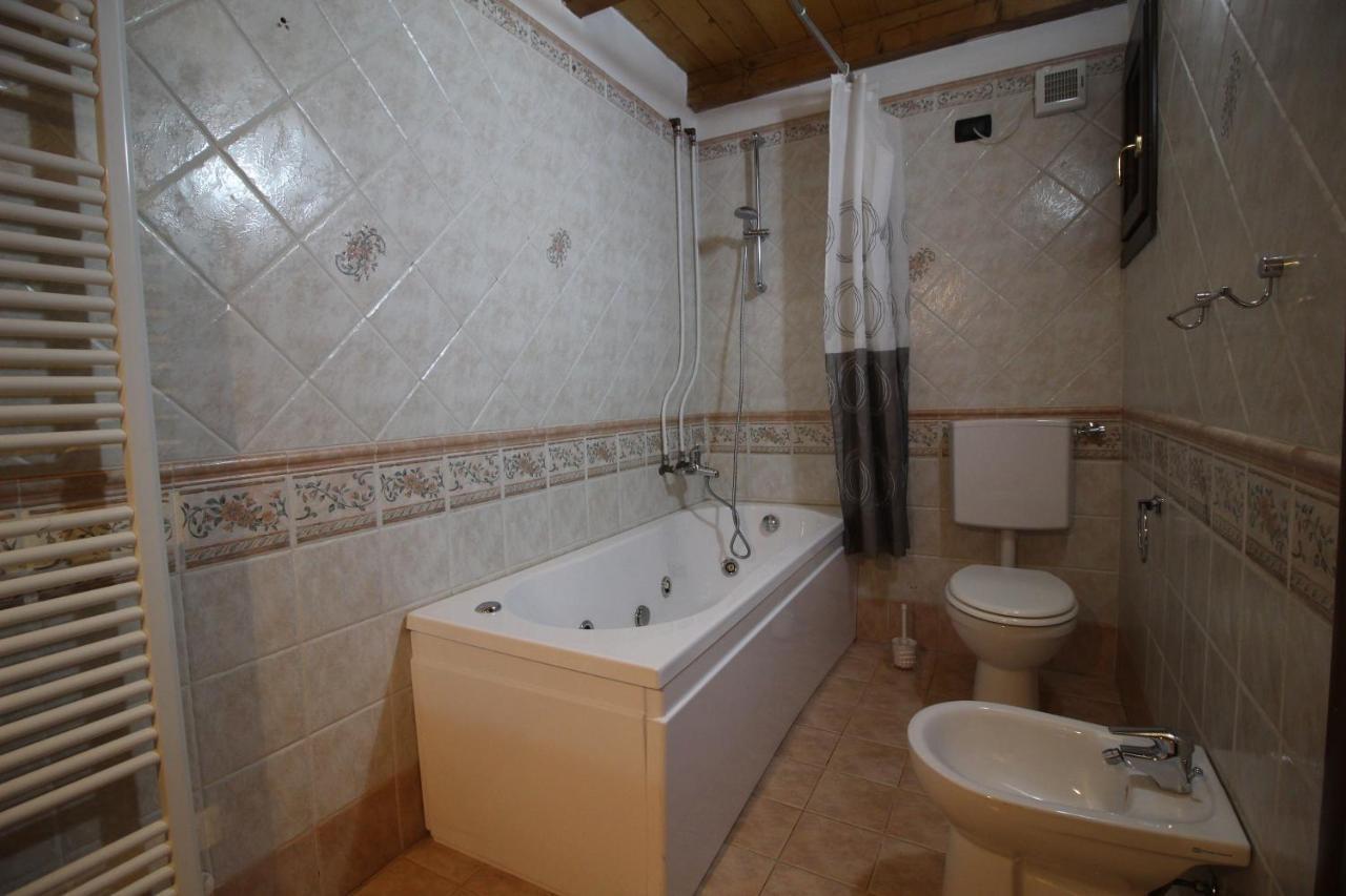 Attico Dell'Aquila Apartment Brusson Bagian luar foto