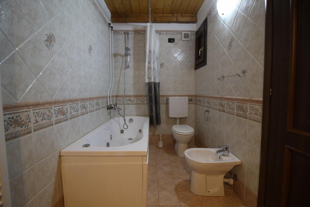 Attico Dell'Aquila Apartment Brusson Bagian luar foto